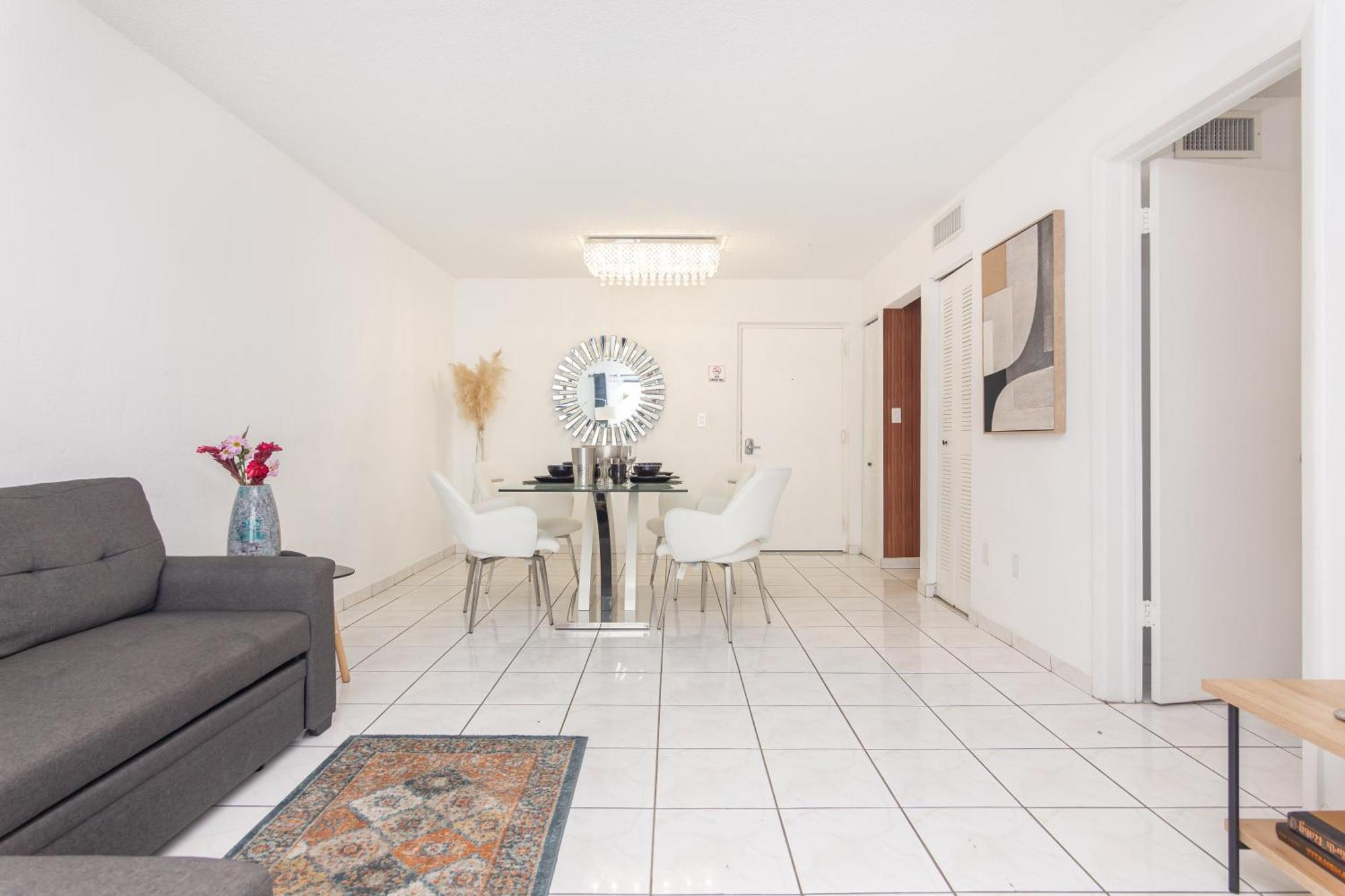 One Bedroom Apartment - With Parking & Balcony - Heart Of Wynwood Miami Bagian luar foto
