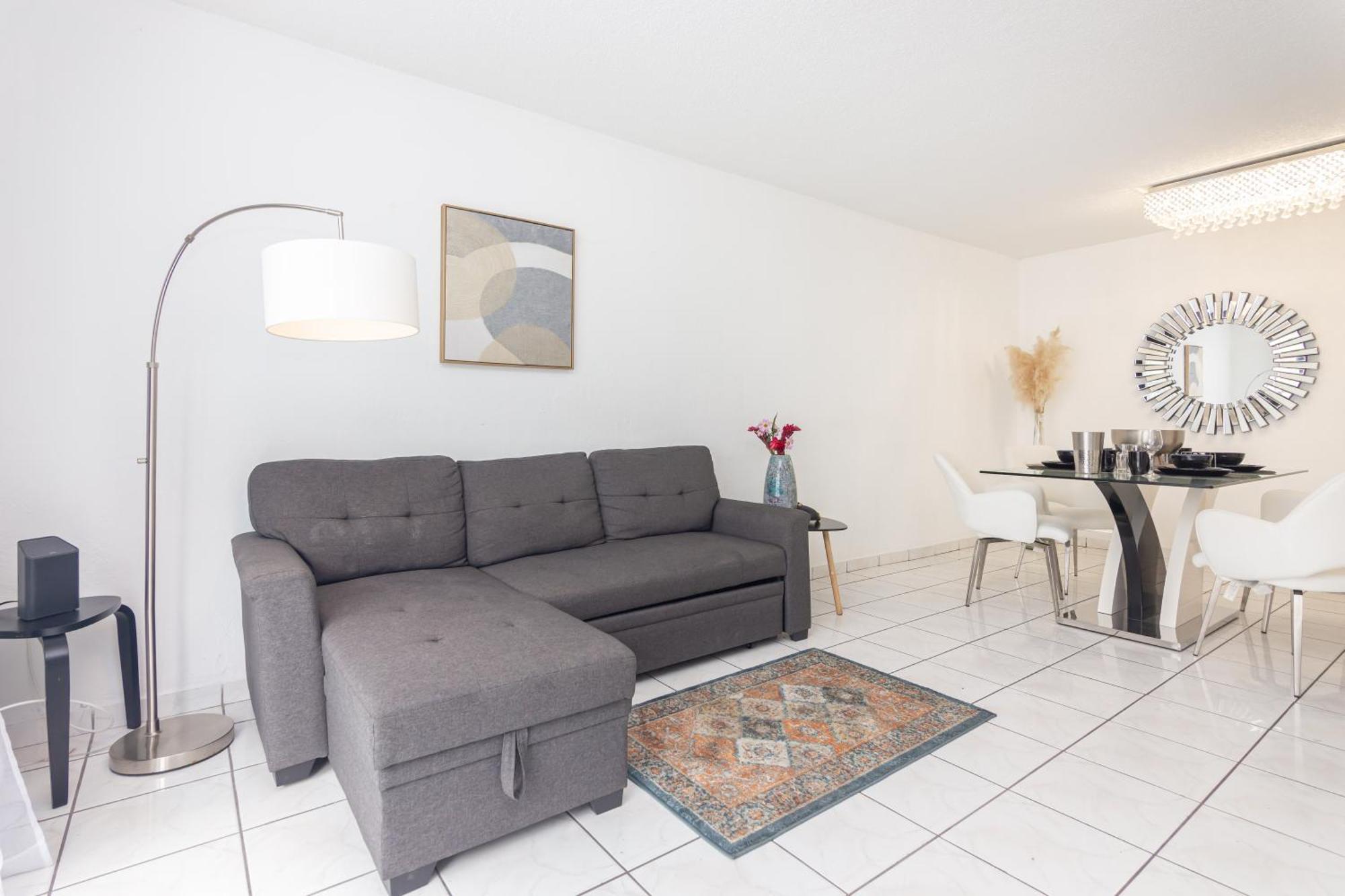 One Bedroom Apartment - With Parking & Balcony - Heart Of Wynwood Miami Bagian luar foto