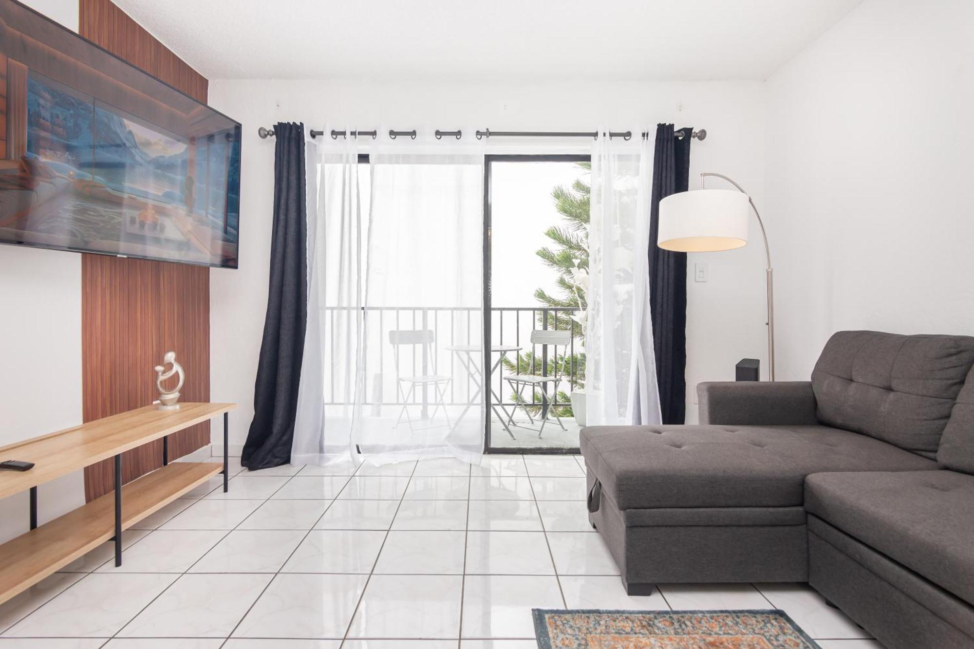 One Bedroom Apartment - With Parking & Balcony - Heart Of Wynwood Miami Bagian luar foto