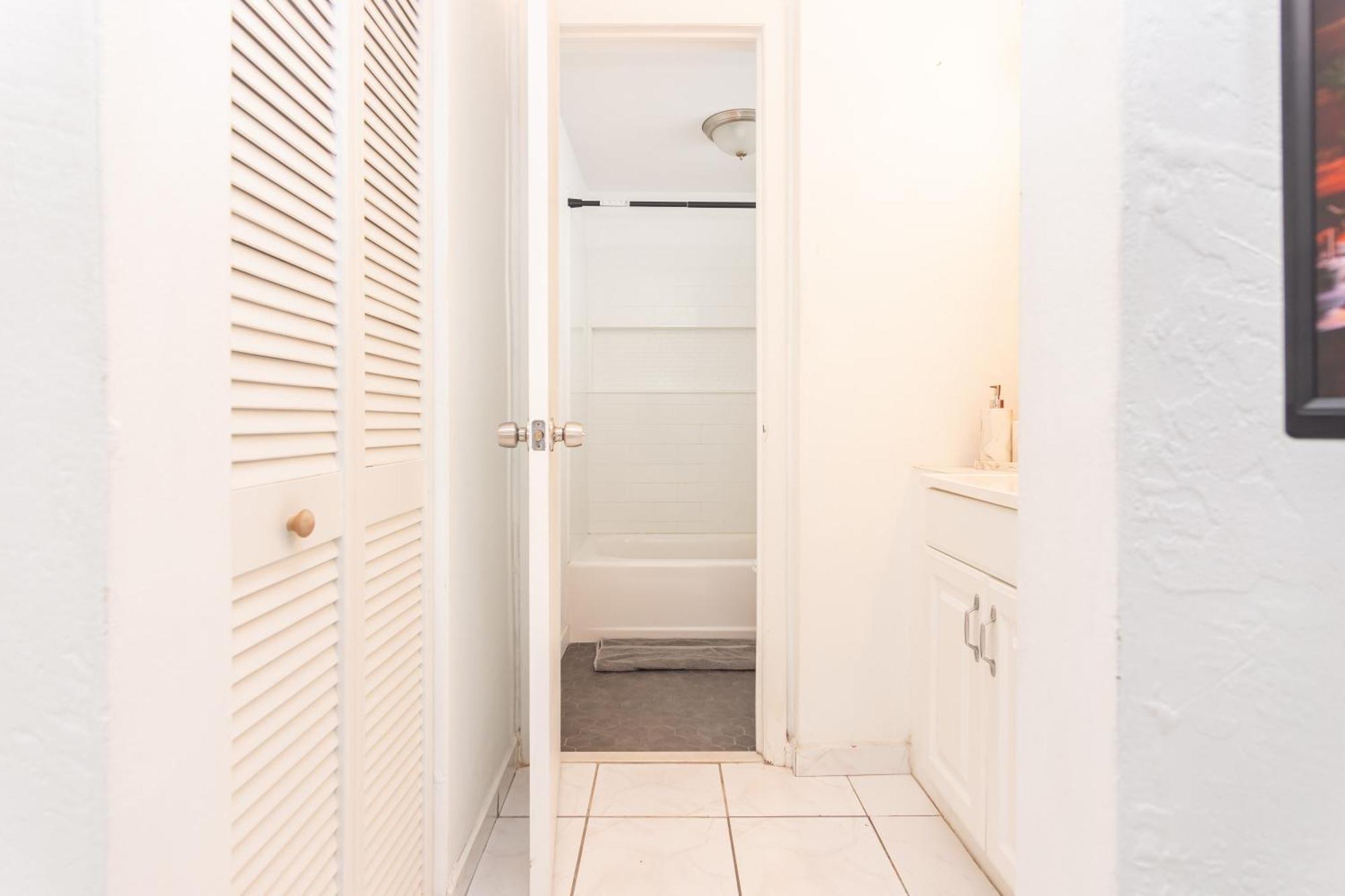 One Bedroom Apartment - With Parking & Balcony - Heart Of Wynwood Miami Bagian luar foto